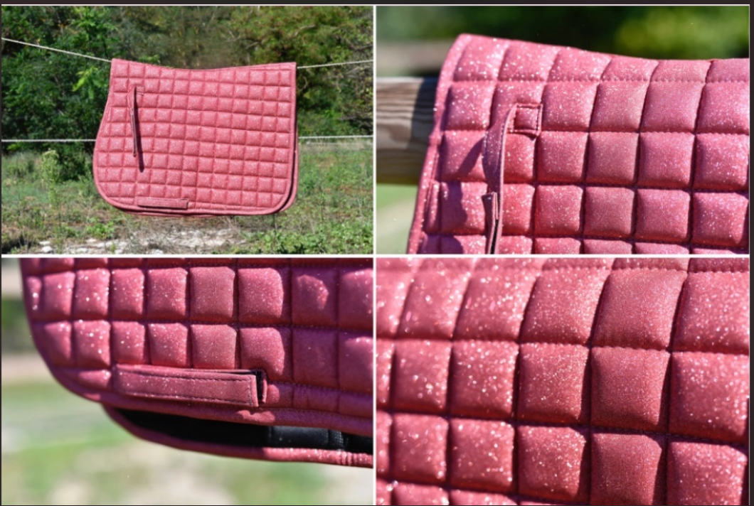 Tapis pailleté rose foncé + rênes paillétées rose foncé (cuir noir)