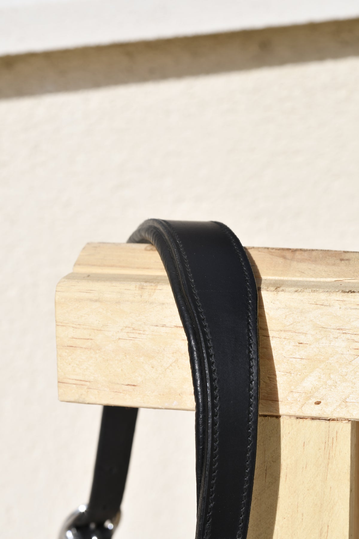 Licol en cuir noir et strass bleu - PRE-COMMANDE