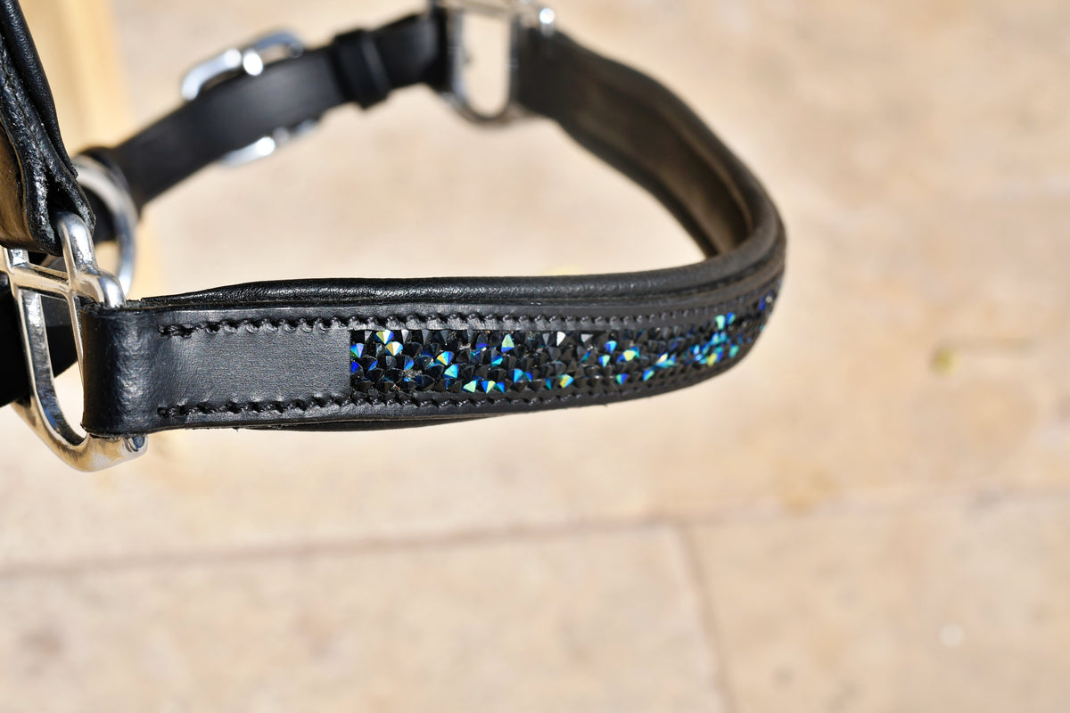 Licol en cuir noir et strass bleu - PRE-COMMANDE